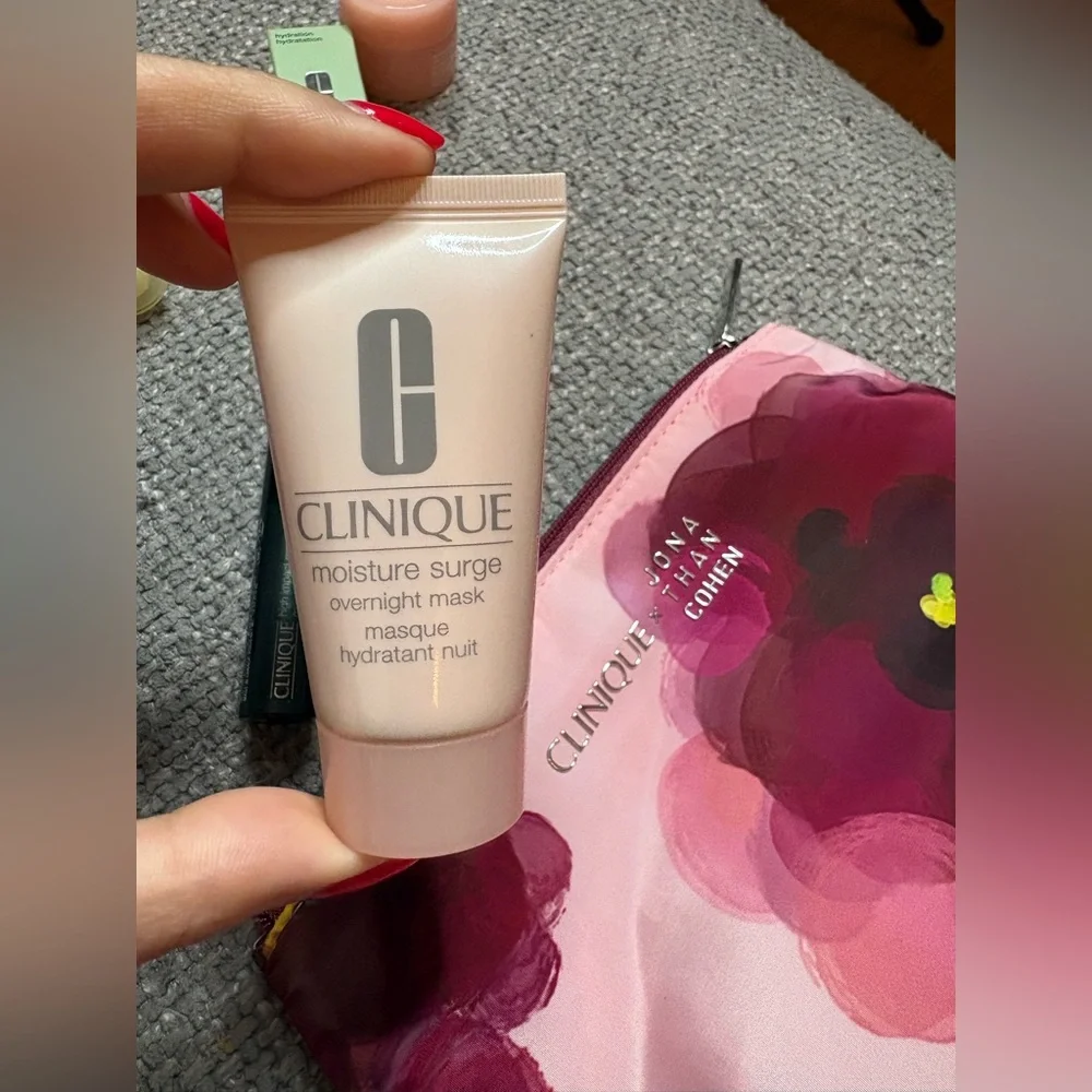 Clinique Luxury Sample Set + Jonathan Cohen Designer Floral Pouch - Picture 7 of 13